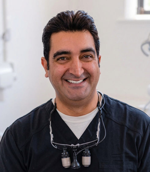 Dr Peyman Pakyari  – Emergency Dentist London Pro
